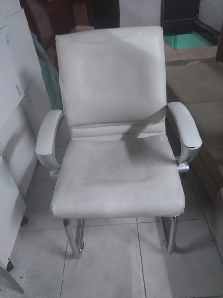 Thanh Lý Ghế Quỳ Cũ Chân Inox Bọc Simily Trắng